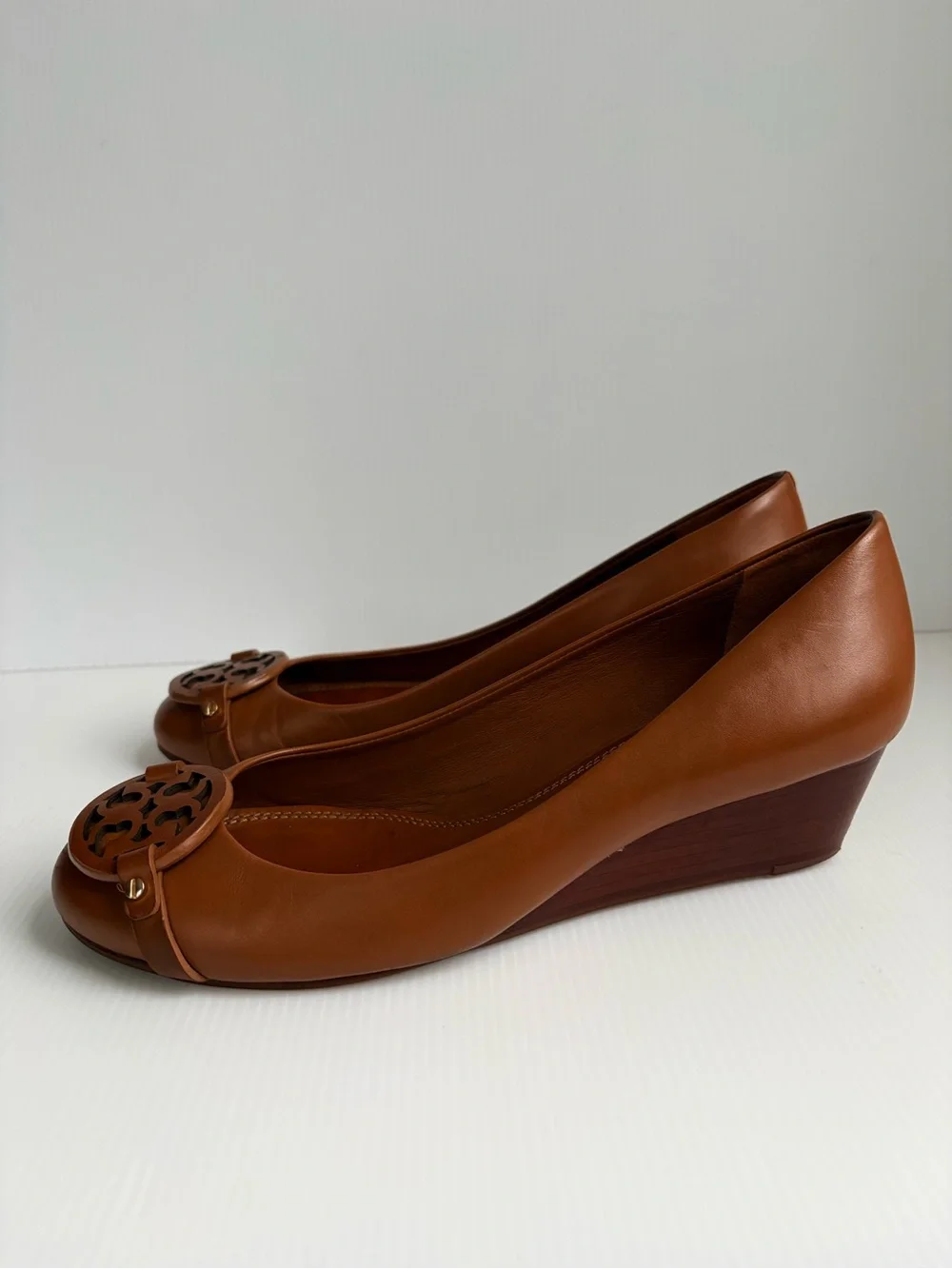 Tory Burch Mini Miller Wedge Pumps cognac color Size 9.5 M /EUC